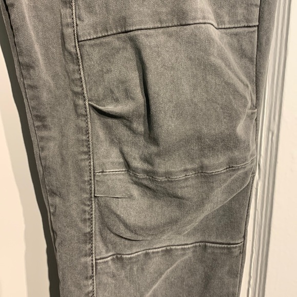J Brand ‘ginger’ mid rise utility pant in silver fox - Picture 4 of 12